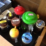 地獄蒸し工房 鉄輪 - 調味料は醤油・ポン酢・塩が用意されています。