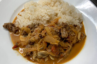 春告げ鳥 - 真面目につくったフォンドヴォーが旨さの秘密。ビーフ・ストロガノフ　1200円