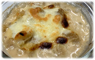 春告げ鳥 - 自家製ベーコンとコトコト煮込んだフォンドボーを惜しみなくつかった人気メニュー「ポテトグラタン」　780円