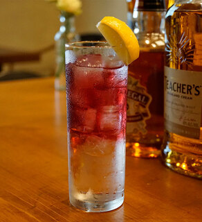 春告げ鳥 - お酒に弱い方向けのカクテルもご用意。写真はワインクーラー　500円