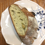 メゾンカイザー - 六本木限定　ピスタチオのパン