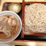 Kotobuki - 肉せいろ　760円　+　大盛り　150円　もやっとした写真は、ピンぼけではなく、湯気です。