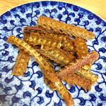 鮒兼 - 黙って出てくる骨煎餅・・・飲めってことね（笑）