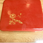 鮒兼 - お重登場　蓋を開ける時のワクワク感が堪りません