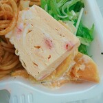 ブギー食品店 - 今回の玉子焼きは紅生姜入り
      下のカボチャが甘くておいしい(^^)