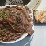 Seikouen - 爆肉丼、ご飯の下にも肉がありました