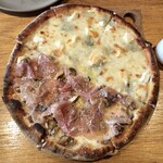 ドンブラボー - マッシュルーム、生ハム＋クアトロフォルマッジハーフ＆ハーフランチセット2,800円＋