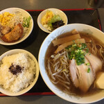 笑来園 - ラーメン定食