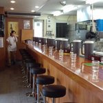 俺のラーメン あっぱれ屋 - カウンター（一番に入ったのでまだ人はいない…）