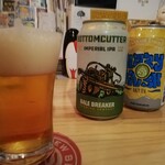 ダンシング ペンギン クラフトビール 角打ち - Hazy Kush by Cascade Lakes 750円．  Bottomcutter IIPA by Bale Breaker　870円．