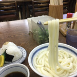 長田うどん - しなやかで、わかりにくいですが
      コシはバッチリあります！
