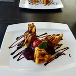 R restaurant & bar - 