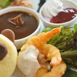 上野精養軒 本店レストラン - 小海老フリッターは海老がぷりっと、タルタルソースがいいお味。