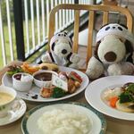 上野精養軒 本店レストラン - 歴史のある西洋料理店でお食事ができて、とっても優雅な気分のボキら。