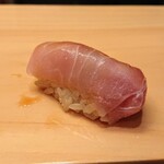 すし処 みや古分店 - 金目鯛は銚子、中にウニを挟んで