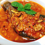 インド家庭料理の店　ニーラジュ - ひき肉詰め茄子のトマトカレー　普通
            トマトベース