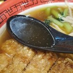 万世麺店 - スープは優しい味わい
