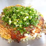 Hiroshima Fuu Okonomiyaki Yoshi - 「お好み焼き　肉玉そば」（680円）+「ねぎ」（100円）
