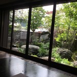 深緑茶房 - 自慢の日本庭園。鯉もいるよ！