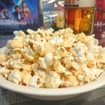 カフェ・ダイナー テンフォワード - 注文してからポコポコ作ってくれるポップコーン(¥400)。熱々提供は嬉しいなぁ～♪