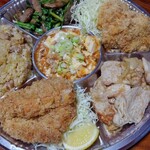 Katsudon Takatsu - 真ん中は麻婆豆腐。上から時計回りにレバニラ･メンチ･生姜焼･ロースカツ･炒飯