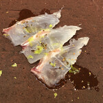 A e B - 一本釣り天然真鯛カルパッチョ