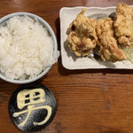神戸ちぇりー亭 - ご飯とから揚げ。
男の文字のマヨネーズが好きです笑