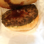 ミート矢澤 - 上にBBQソース　下にタルタルソースが美味い
      お肉すごく美味しいの