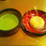 茶房きくち - 梅ヶ枝餅とお抹茶のセット　６００円