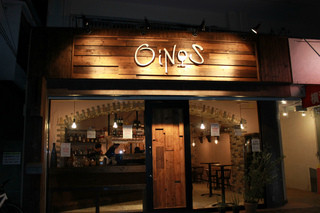 OINOS - お店の外観