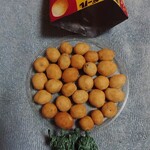 セブンイレブン - 料理写真:チョコボールのなかみ<うましお味> 38g_108円 全部出ちゃった(汗)