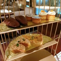 ロビーラウンジ 「マーブルラウンジ」 ヒルトン東京 - 鳥かごスタンド