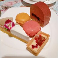 ロビーラウンジ 「マーブルラウンジ」 ヒルトン東京 - ブッフェ台から