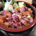 丼兵衛 - 海鮮バラちらし丼　数量限定で500円