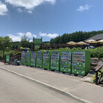 とみたメロンハウス - 【2020年07月】ファーム富田にて。メロンハウスの自販機は皆メロン仕様(笑)。