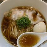 RAMEN ROOM 18 - 絶品の醤油スープ