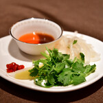 南風楼 - 【シェフのおまかせコース@10,000円】A5和牛のフォー 薬味など。味噌ダレ＆チリソースも。