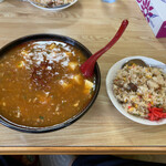紅龍 - みそ麻婆麺と半チャーハン