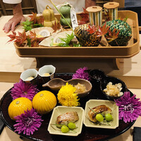 よし澤 - 八寸　すっぽんの茶碗蒸し　ウニと秋茄子の水晶寄せ　鰻味噌漬けのルイベ　イブリガッコと柿白和え　ノドグロ幽庵焼きと銀杏　ウズラの温泉卵と岩モズク　新イクラ　茸と大根おろし