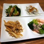 焼鳥・元気 - 突き出しです。 毎回、毎回、違った物が出てくるんですよ。 これも、元気に来る楽しみの１つなんですよね。