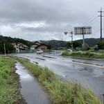 シエスタ - お店は右手の道へ入ってすぐ