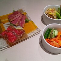 熟成和牛焼肉エイジング・ビーフ 横浜店 - 前菜とキムチとナムル♪