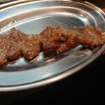 Nikudonya Chokuei Shokunikui Chiba Tonchan Yakiniku Daiou - 和牛カルビ串150円