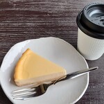 クラフトカフェ - チーズケーキとアメリカンコーヒー