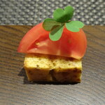 レストラン ラ・フロレゾン・ドゥ・タケウチ - ～L’AMUSE-BOUCHE～トマトのヴァリエーション vers 2020 その2 鰯にトマトソースとトマトクッキーのヴァリエーション的な何か…