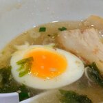 元祖普通系ラーメン 石川商店 - チャーシュー、煮玉子、刻み葱、岩海苔、支那竹…、スープ、麺…。どれも美味しくて、全体としての調和も良いです。
