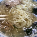 一心亭 - 「塩ラーメン」（650円税抜）の麺アップ