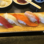 回転寿司 シーキング - 料理写真:
