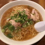 BISTRO ぶっさん屋 - 特製ラーメン（麺ダブルの肉入りラーメン）