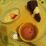 シシリー - ガトーショコラ、パンナコッタ、ベリーのアイス３種盛り